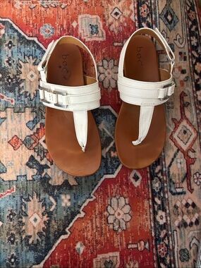 b.o.c. White Leather T-Strap Sandals with Silver Buckle